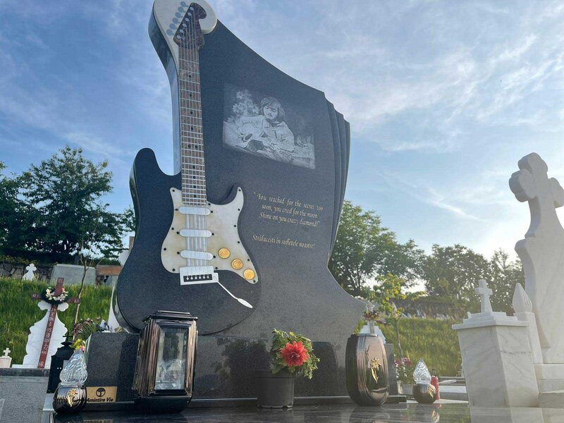 Servicii constructii funerare - echipa Amintire Vie - Preturi de producator